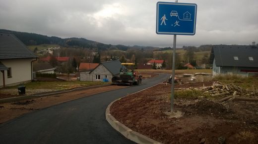 vystavba-asfaltove-komunikace-radvanice-2-etapa-009.jpg